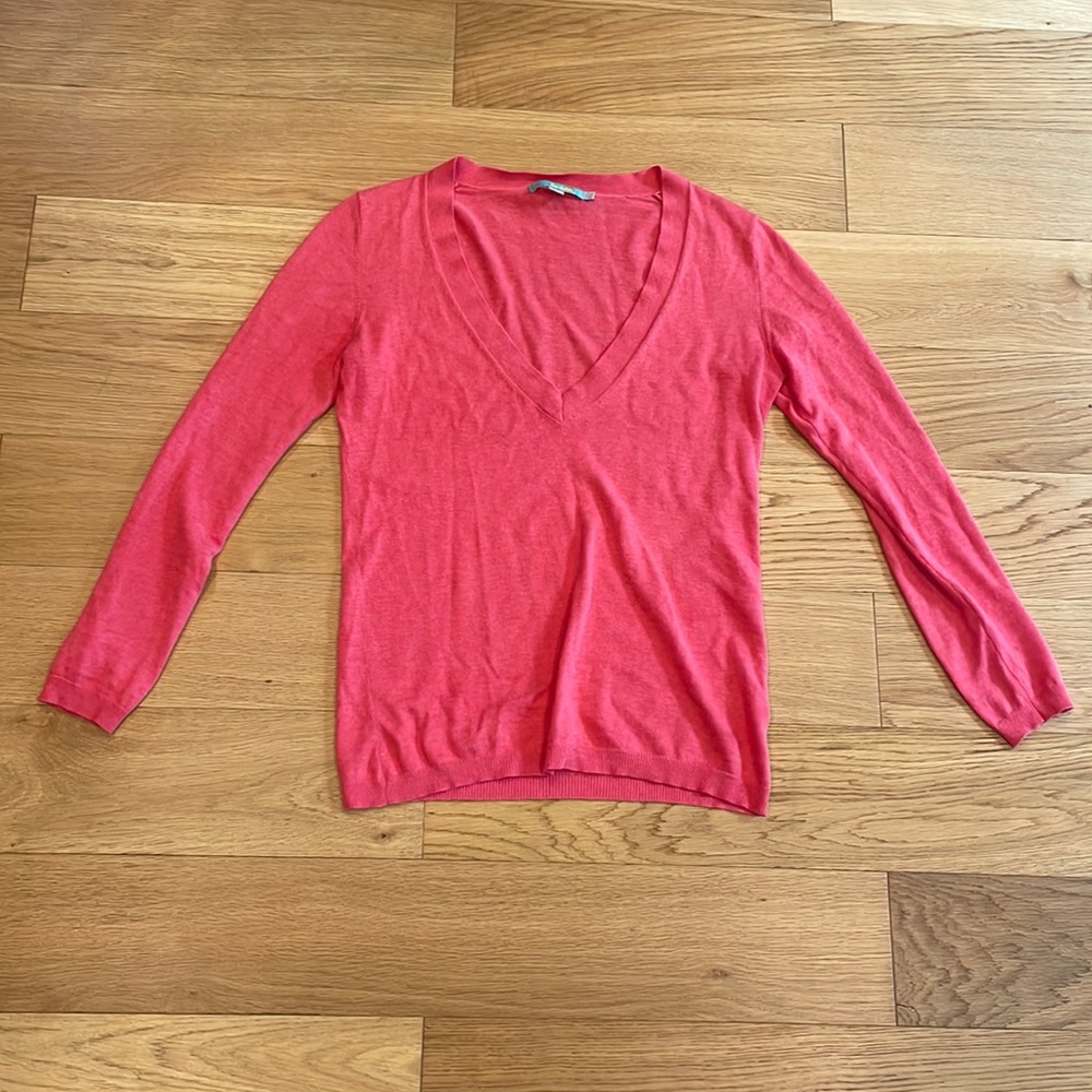 Super Cute Boden V-neck sweater!